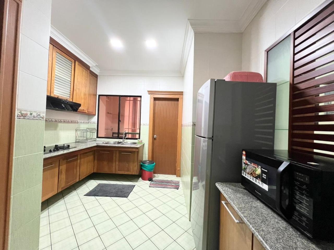 Marina Court Vacation Home 3 Bedrooms - Kota Kinabalu Eksteriør bilde