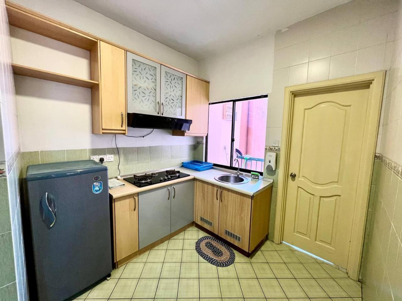 Marina Court Vacation Home 3 Bedrooms - Kota Kinabalu Eksteriør bilde